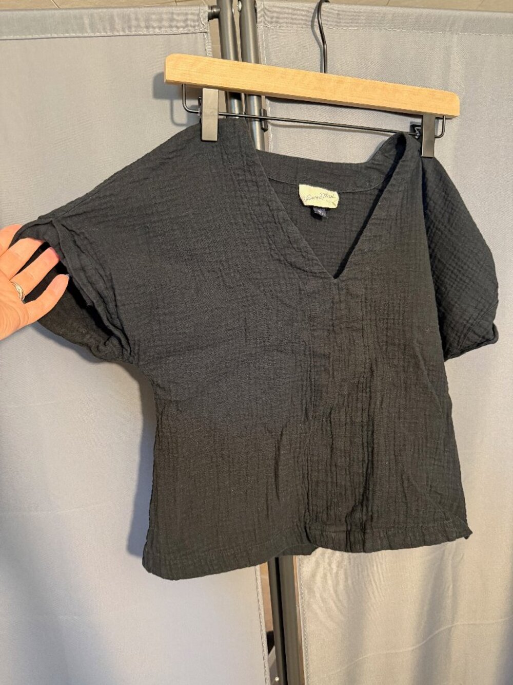 Universal Thread 100% Cotton V-Neck Black Short Sleeve Top